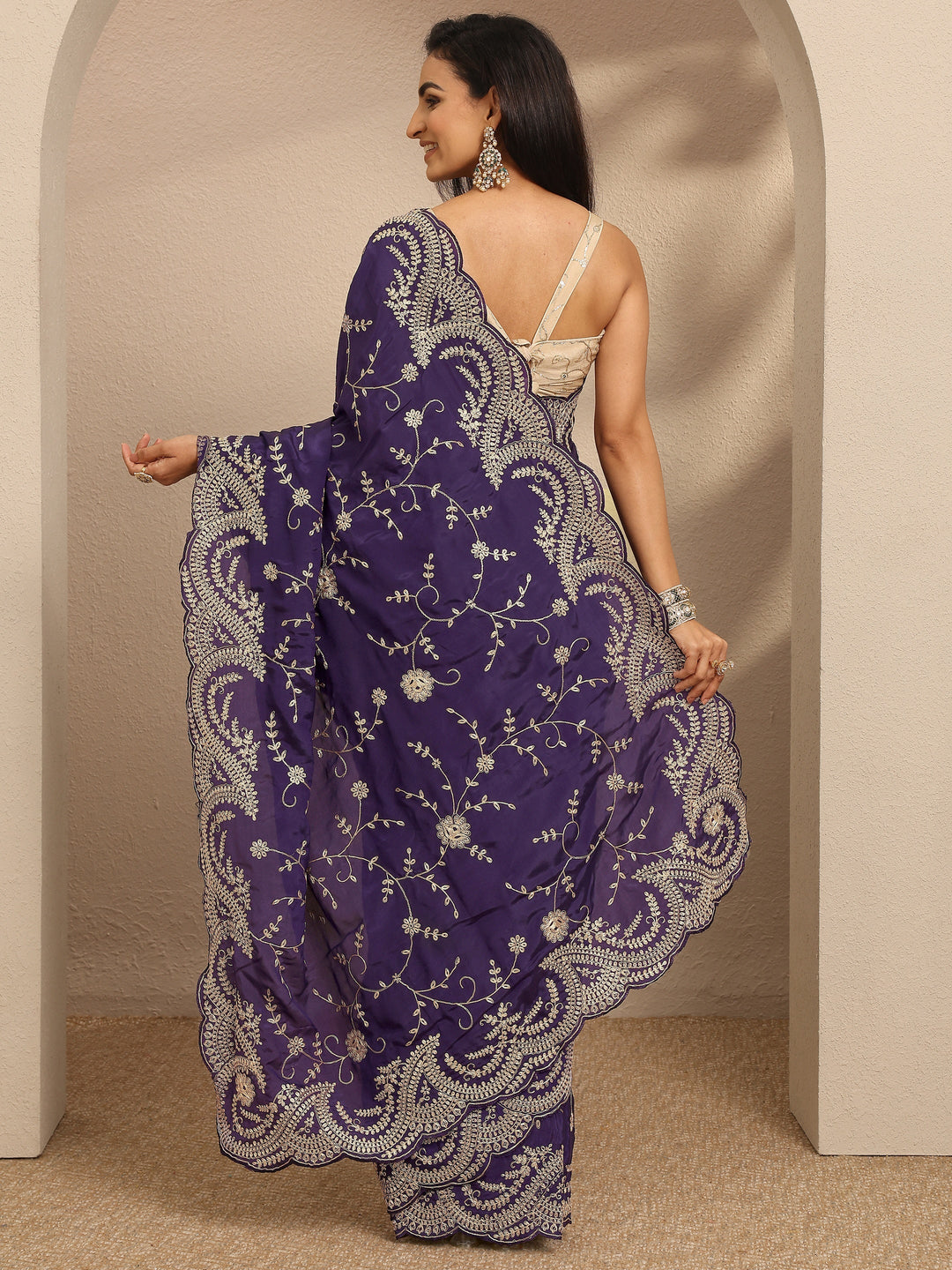 Purple Embroidered Silk Blend Saree With Unstitched Blouse Piece