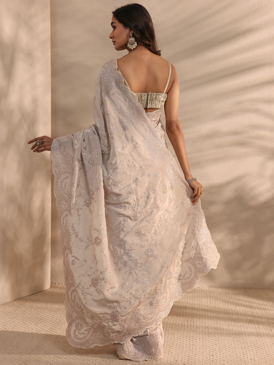Grey Embellished Silk Blend Saree 
With Unstitched Blouse Piece