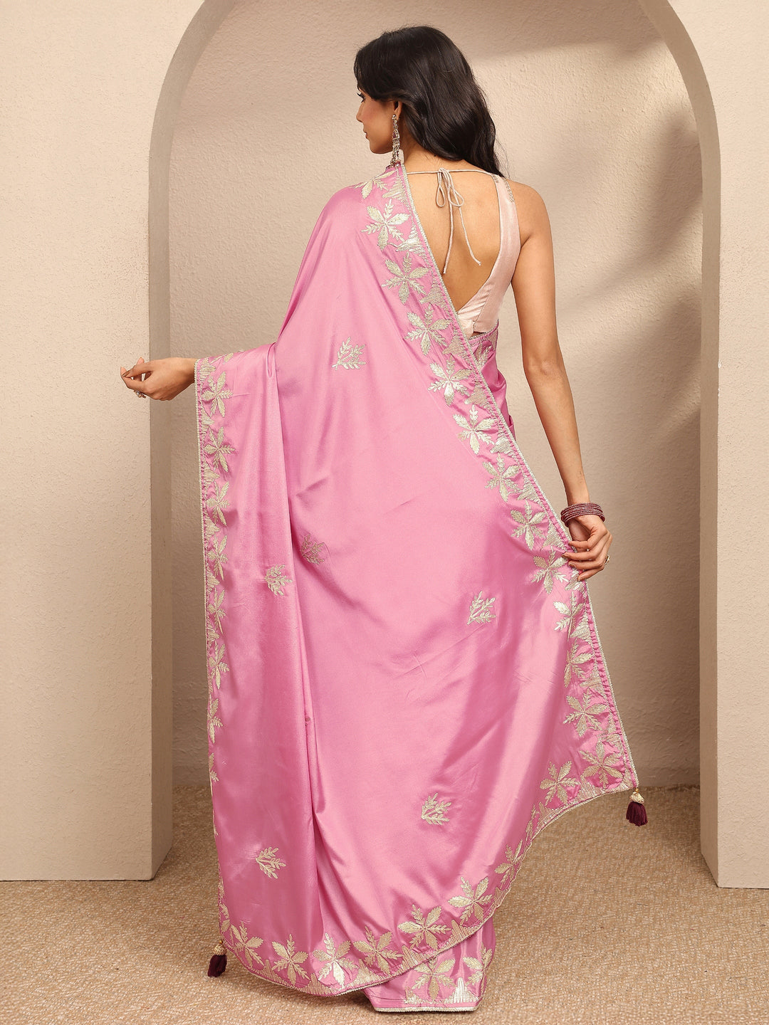 Pink Embroidered Silk Blend Saree With Unstitched Blouse Piece