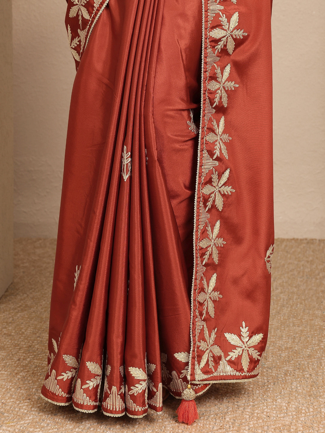 Red Embroidered Silk Blend Saree With Unstitched Blouse Piece