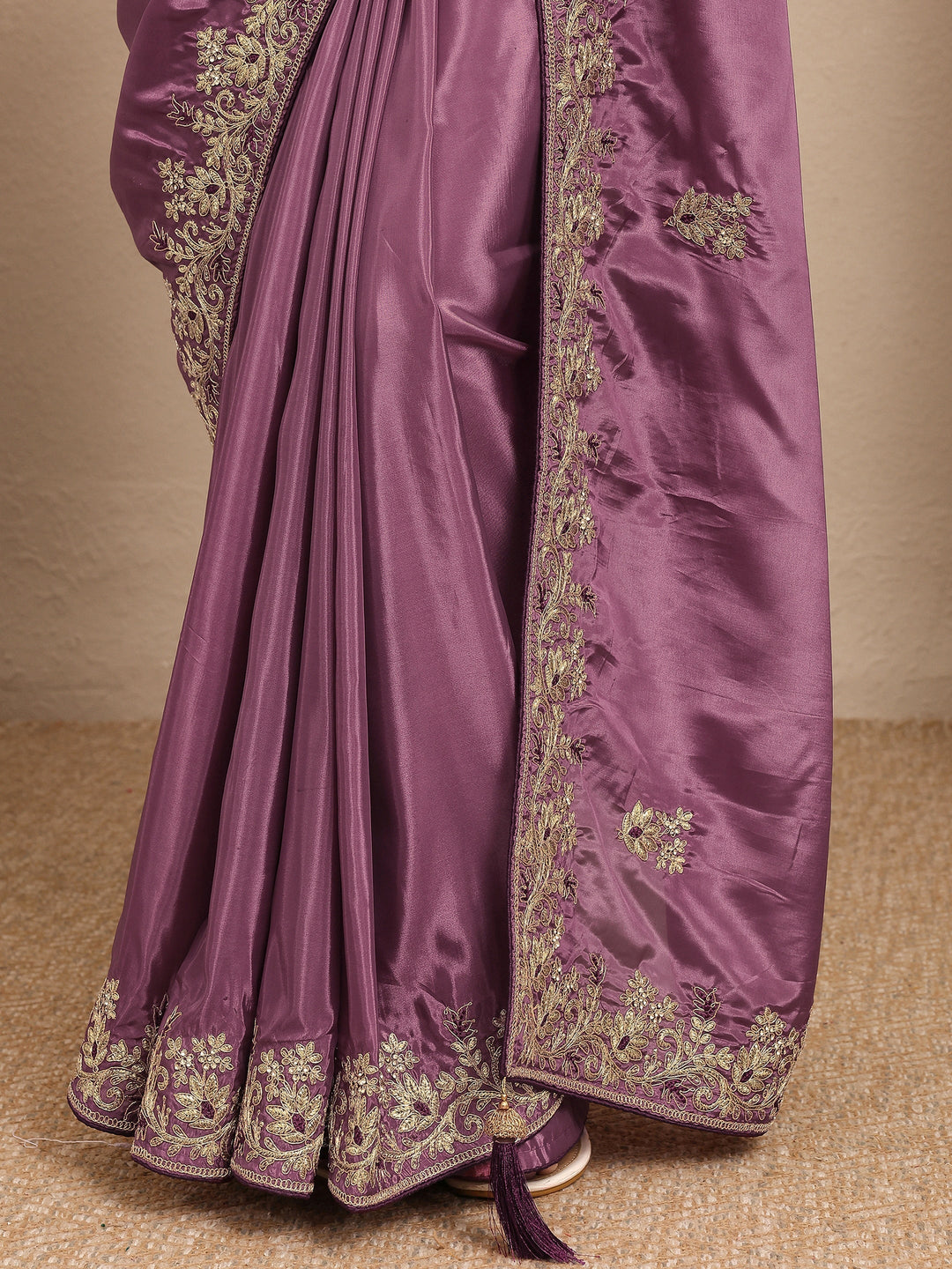 Mauve Embroidered Silk Blend Saree With Unstitched Blouse Piece