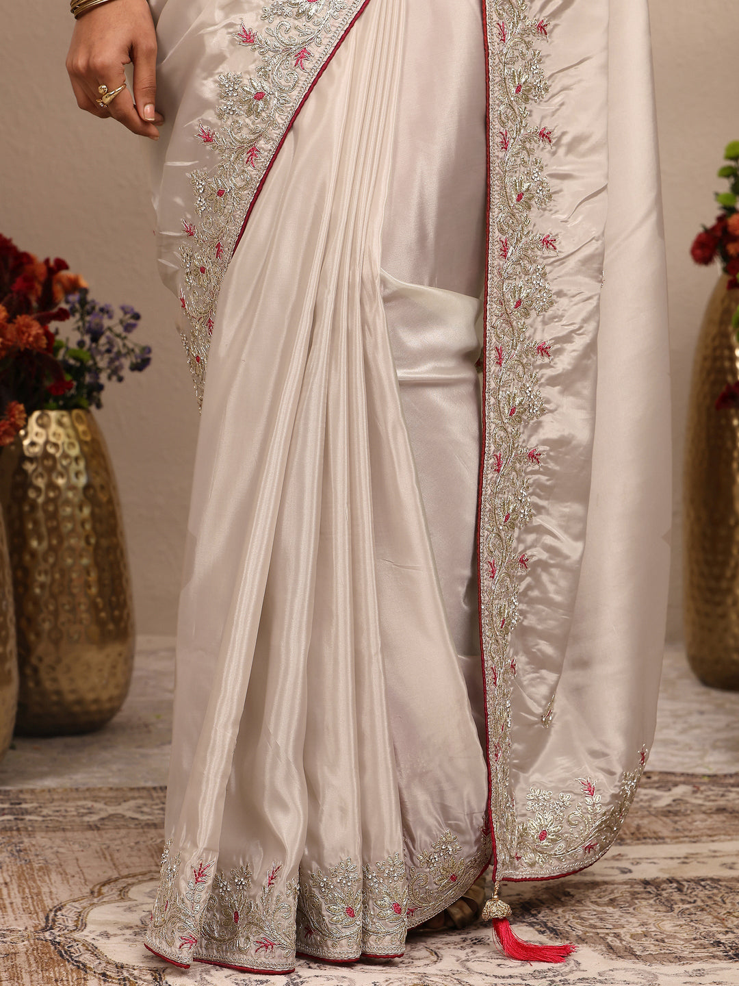 Grey Embroidered Silk Blend Saree With Unstitched Blouse Piece