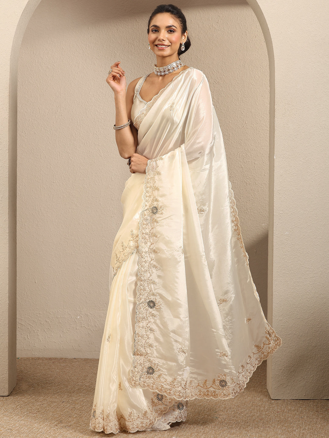 Cream Embroidered Silk Blend Saree With Unstitched Blouse Piece