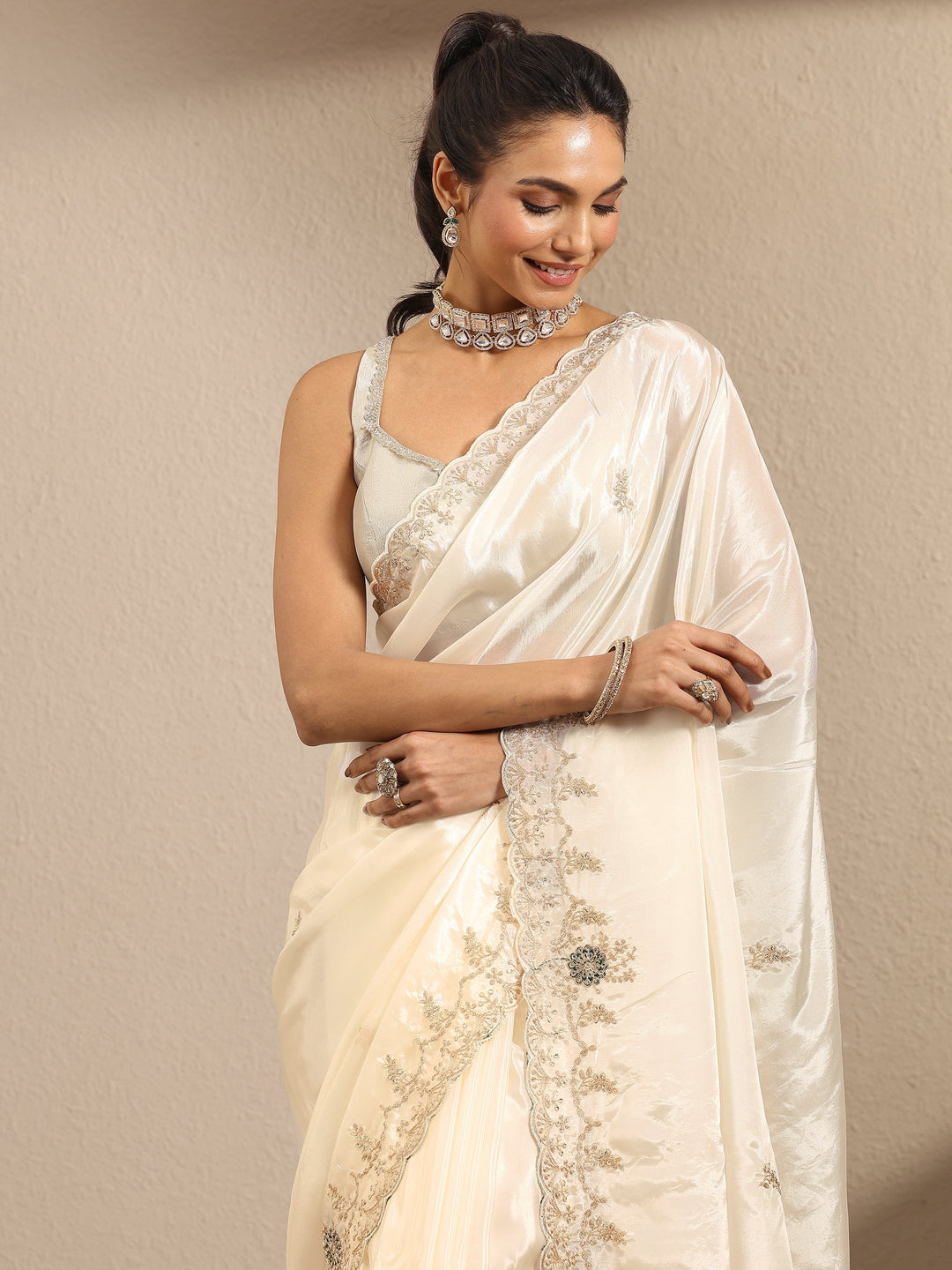 Cream Embroidered Silk Blend Saree With Unstitched Blouse Piece