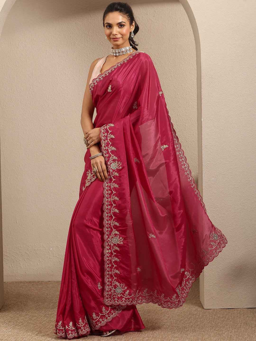 Red Embroidered Silk Blend Saree With Unstitched Blouse Piece