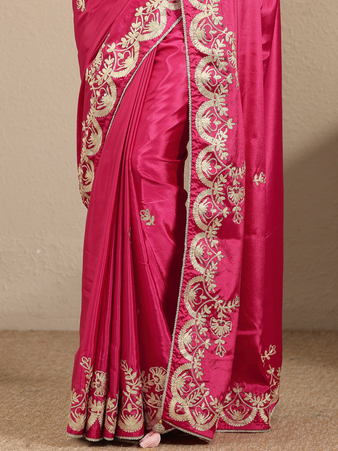 Pink Embroidered Silk Blend Saree With Unstitched Blouse Piece