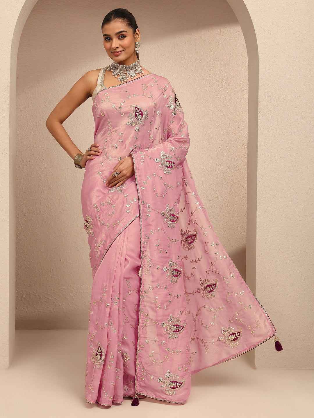 Peach Embroidered Silk Blend Saree With Unstitched Blouse Piece