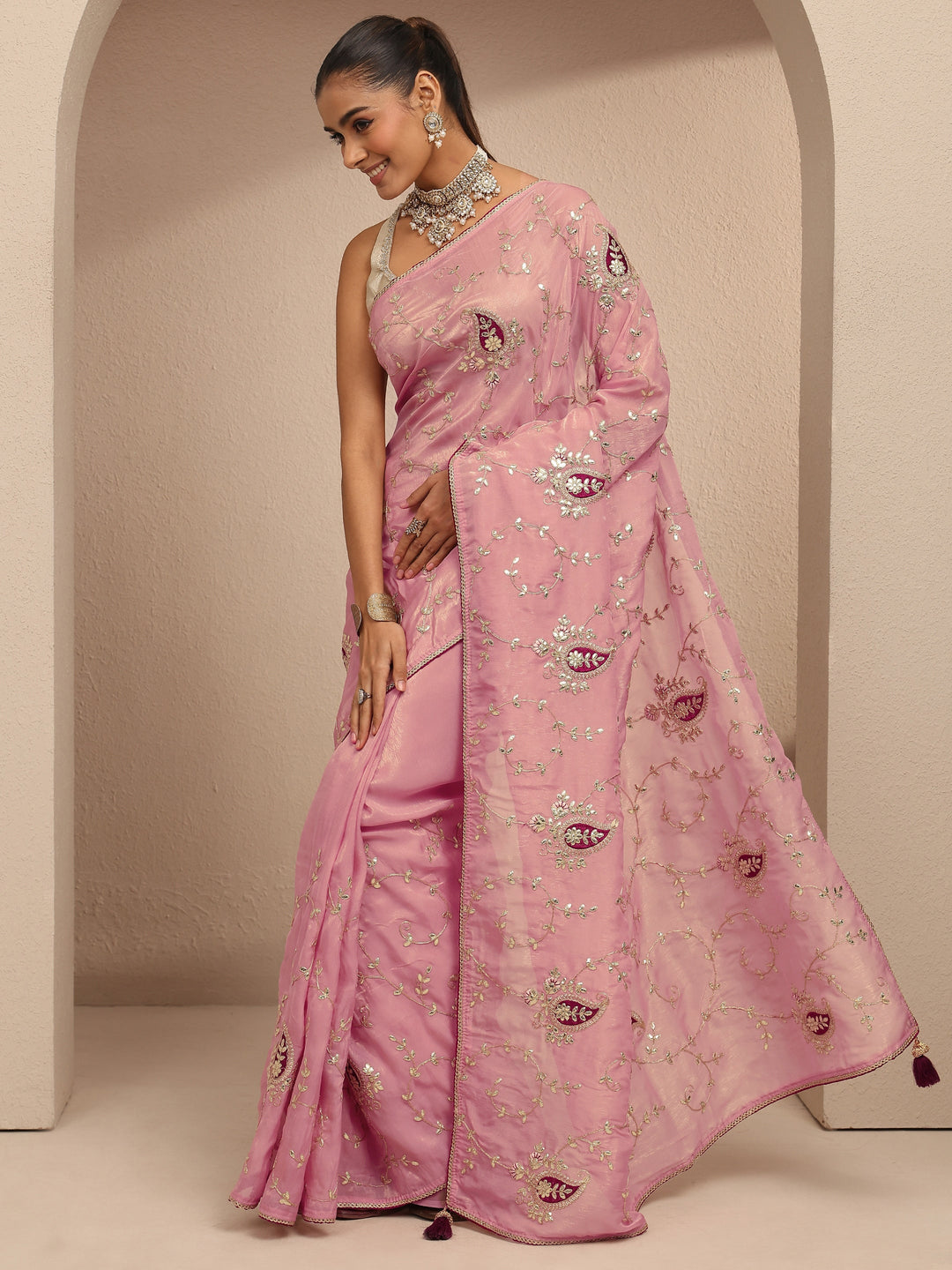 Peach Embroidered Silk Blend Saree With Unstitched Blouse Piece