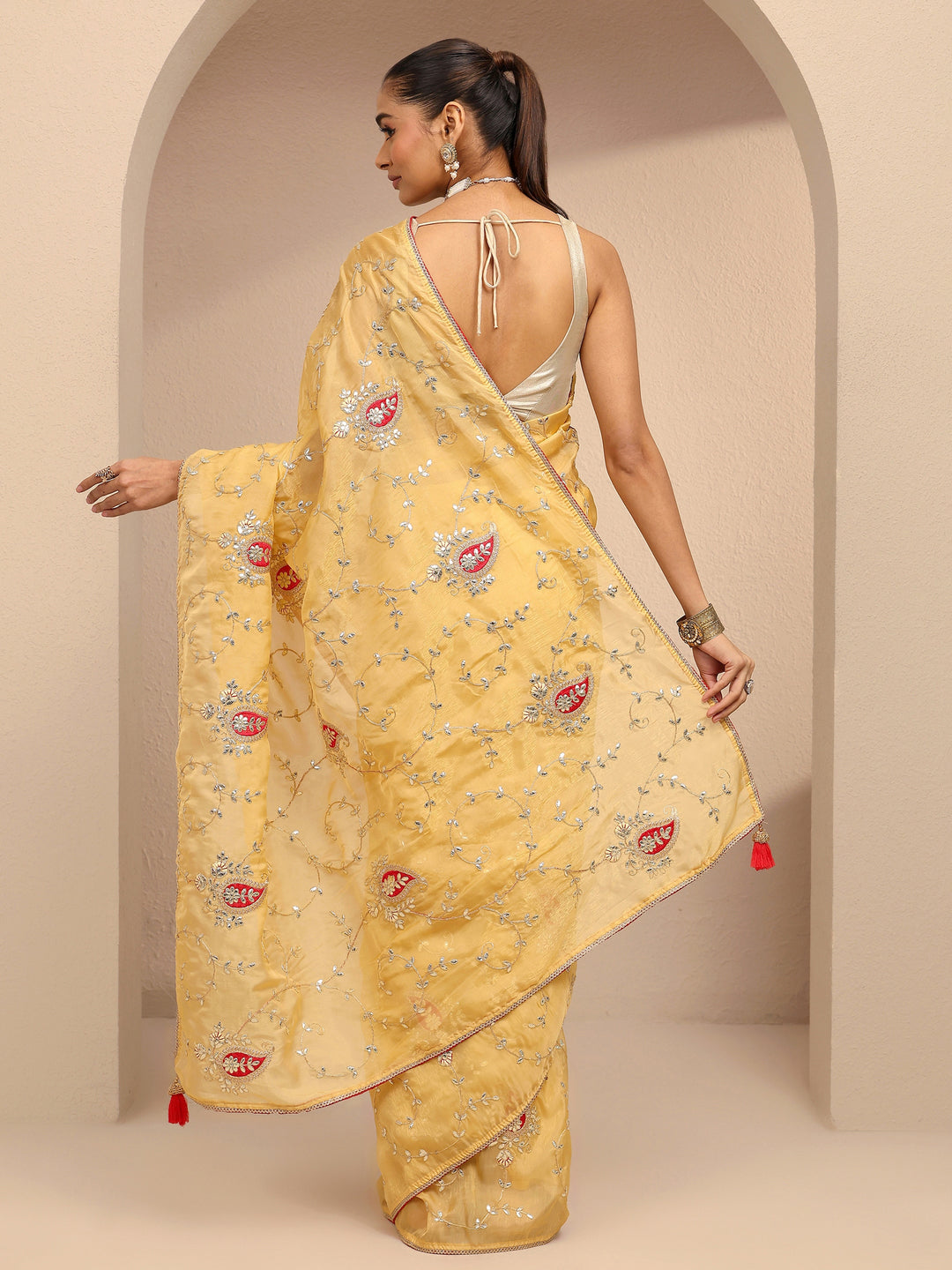 Mustard Embroidered Silk Blend Saree With Unstitched Blouse Piece