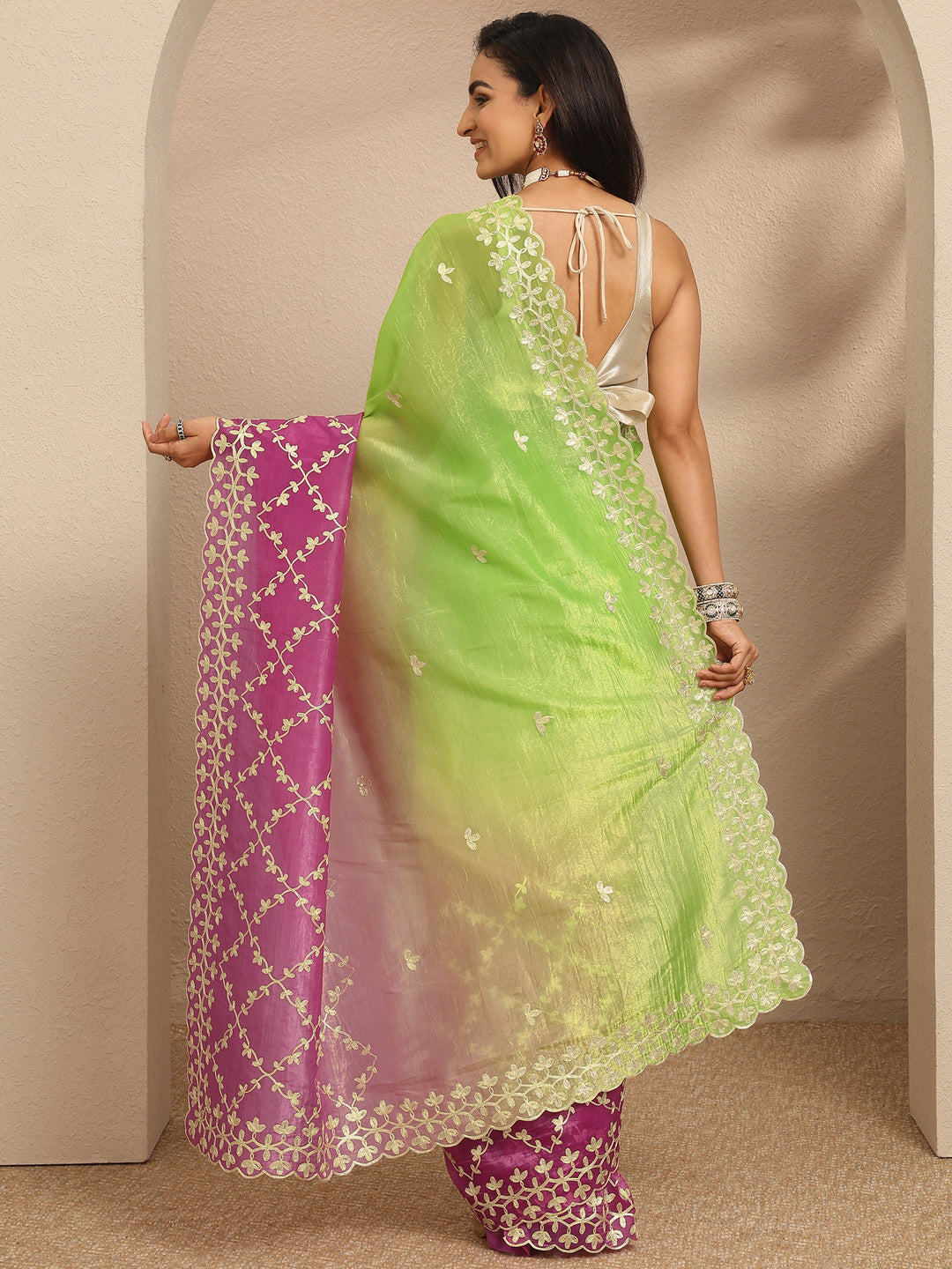 Green Embroidered Silk Blend Saree With Unstitched Blouse Piece