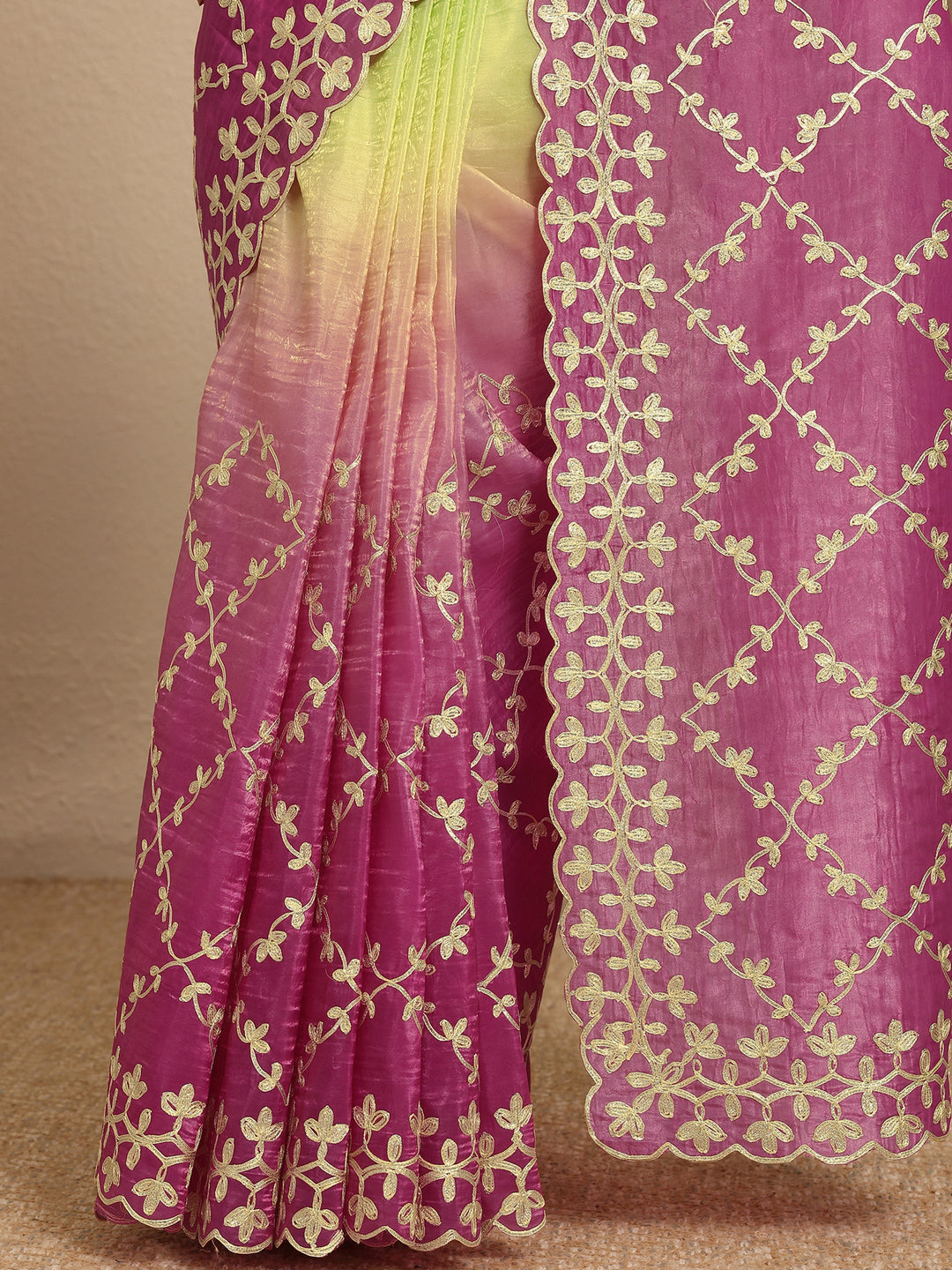 Green Embroidered Silk Blend Saree With Unstitched Blouse Piece