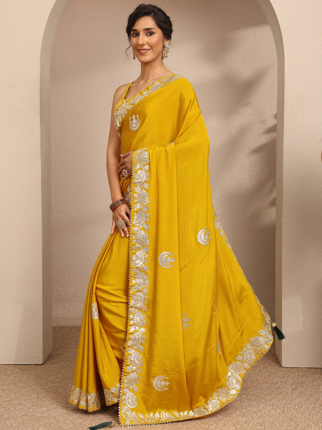 Mustard Embroidered Silk Blend Saree With Unstitched Blouse Piece