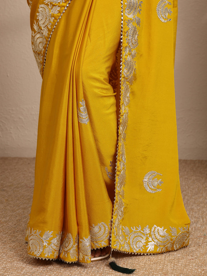 Mustard Embroidered Silk Blend Saree With Unstitched Blouse Piece