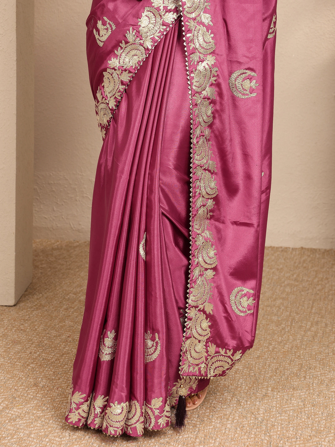 Mauve Embroidered Silk Blend Saree With Unstitched Blouse Piece