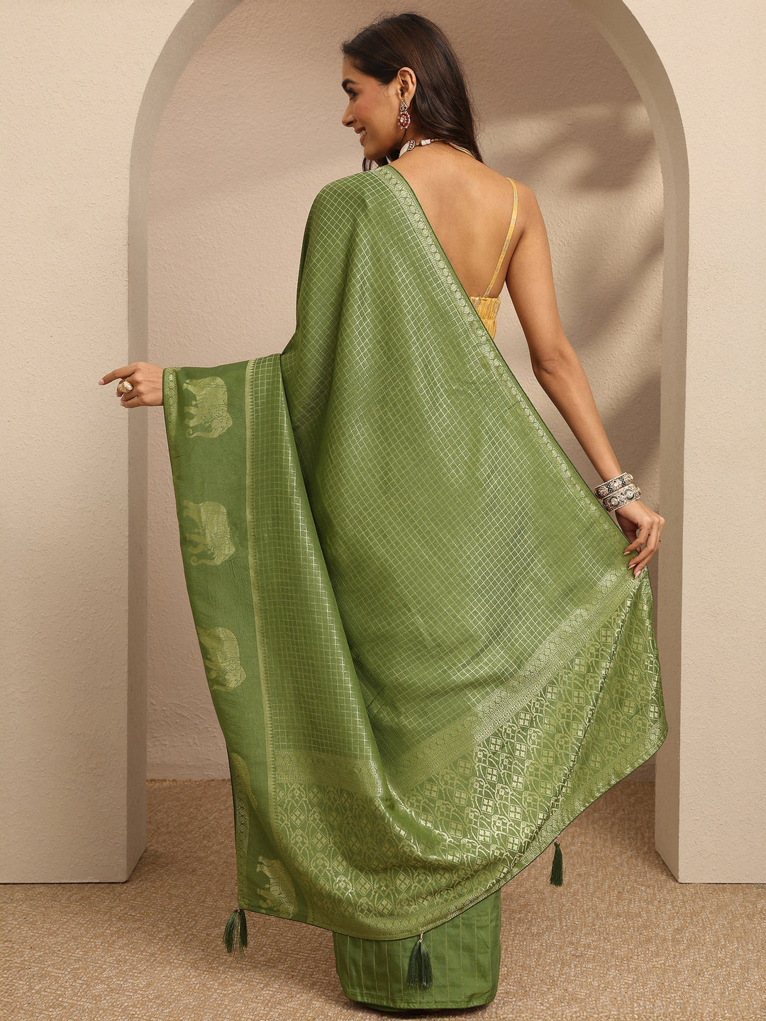 Green Checkered Woven Design Silk Blend Saree With Unstitched Blouse Piece