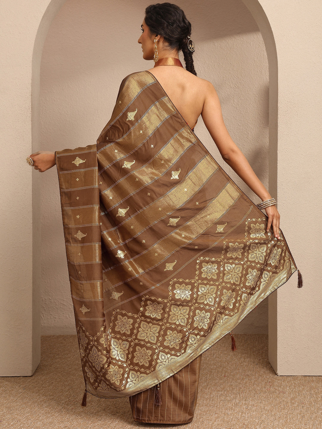 Brown Woven Design Banarsi Silk Blend Saree With Unstitched Blouse Piece