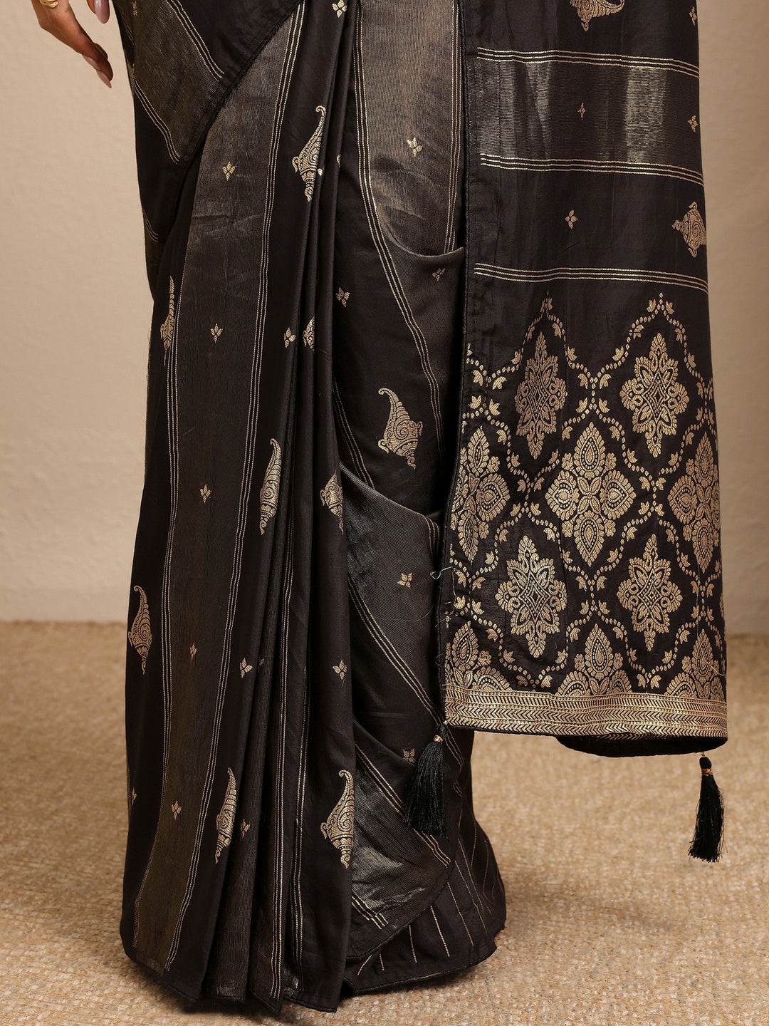Black Woven Design Banarsi Silk Blend Saree With Unstitched Blouse Piece
