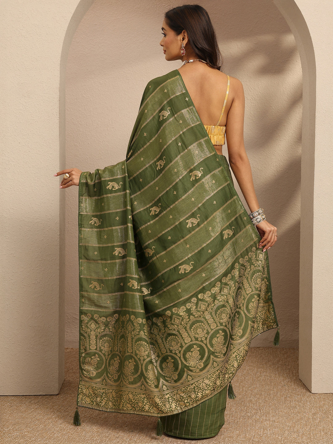Green Woven Design Banarsi Silk Blend Saree With Unstitched Blouse Piece