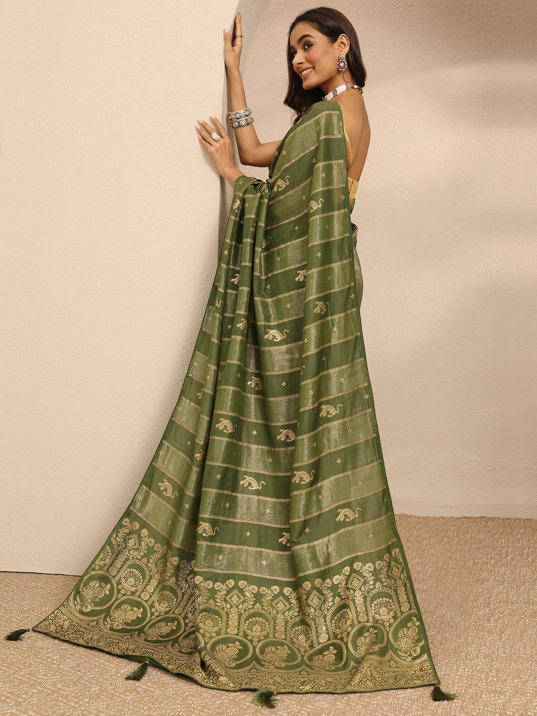 Green Woven Design Banarsi Silk Blend Saree With Unstitched Blouse Piece