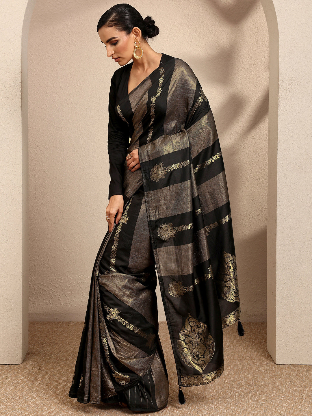 Black Woven Design Banarsi Silk Blend Saree With Unstitched Blouse Piece