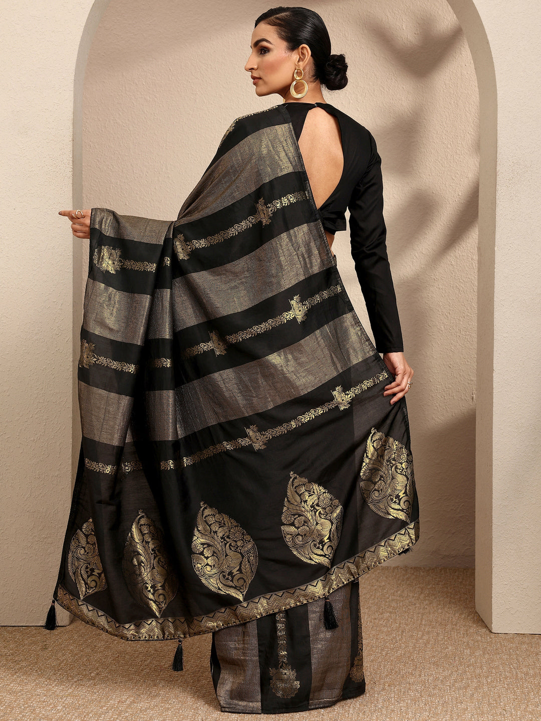 Black Woven Design Banarsi Silk Blend Saree With Unstitched Blouse Piece