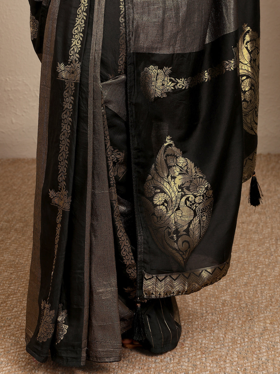 Black Woven Design Banarsi Silk Blend Saree With Unstitched Blouse Piece