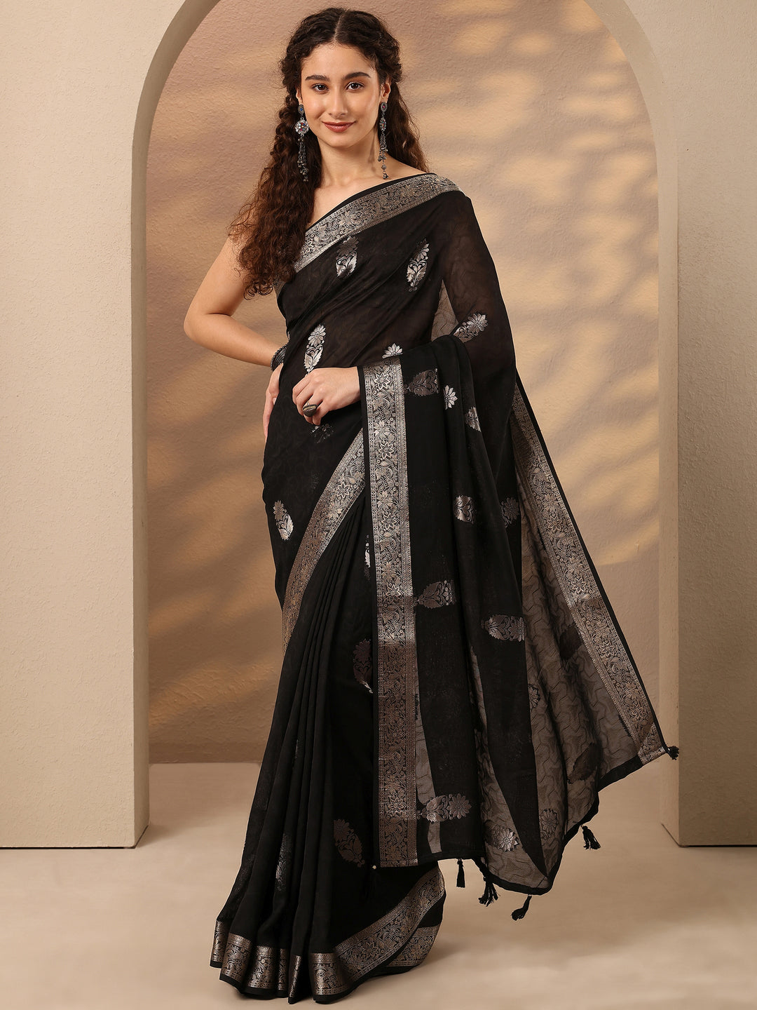 Black Woven Design Silk Blend Saree With Unstitched Blouse Piece