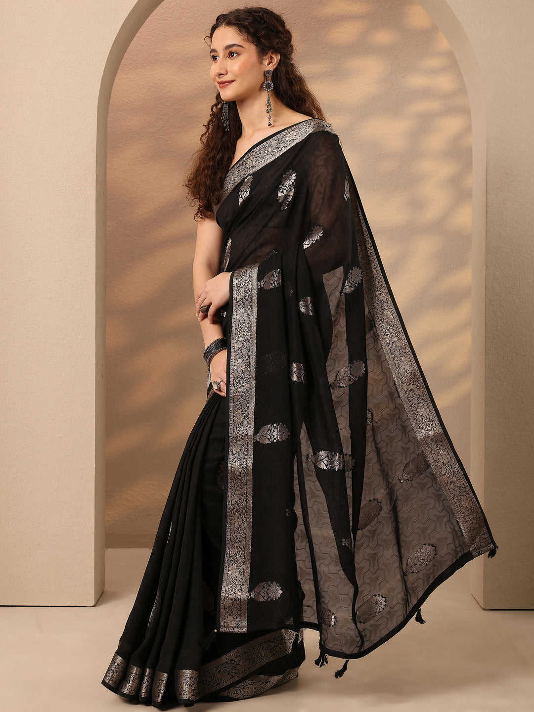 Black Woven Design Silk Blend Saree With Unstitched Blouse Piece