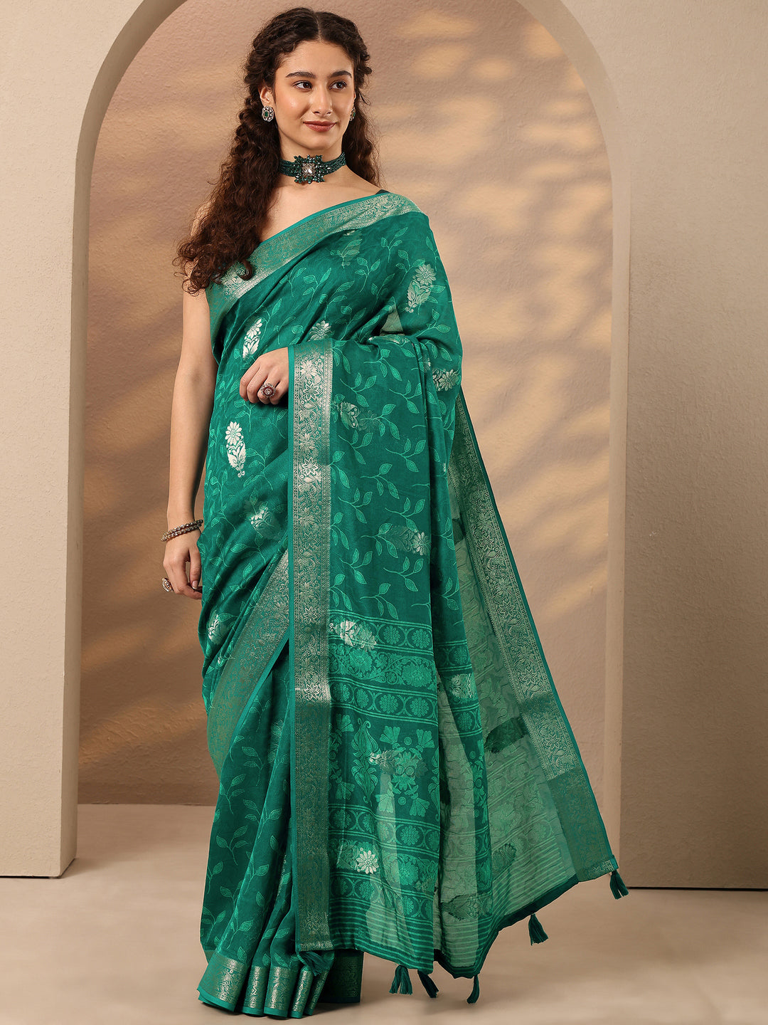 Green Woven Design Silk Blend Saree With Unstitched Blouse Piece
