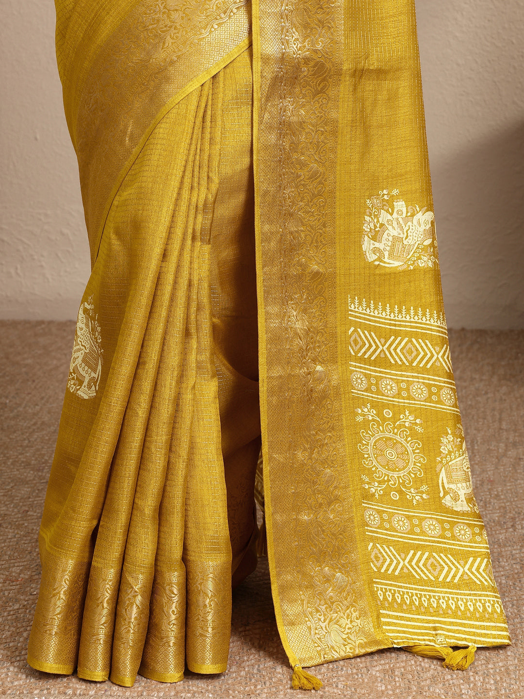 Mustard Printed Silk Blend Saree With Unstitched Blouse Piece
