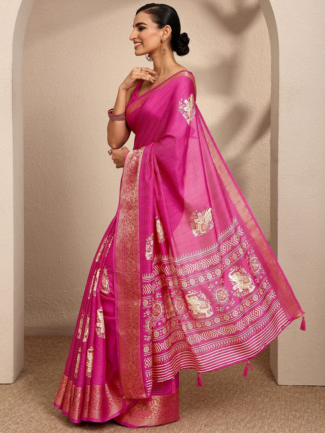 Pink Printed Silk Blend Saree With Unstitched Blouse Piece