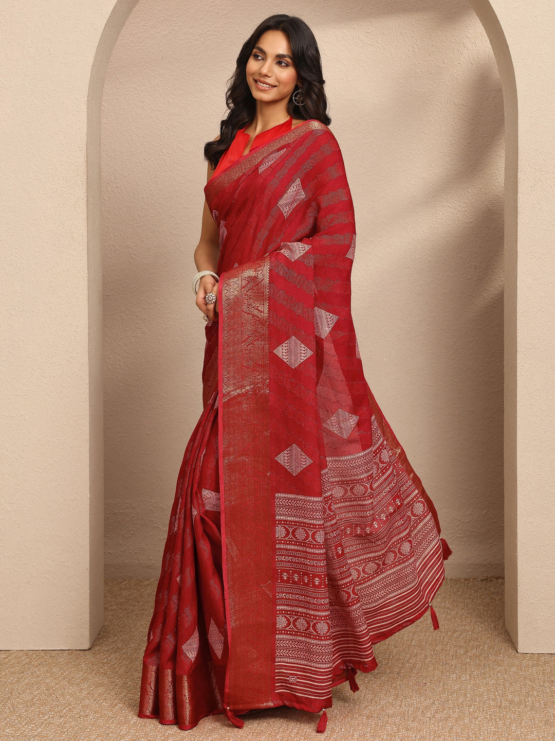 Red Paisley Woven Design Georgette Saree With Unstitched Blouse Piece