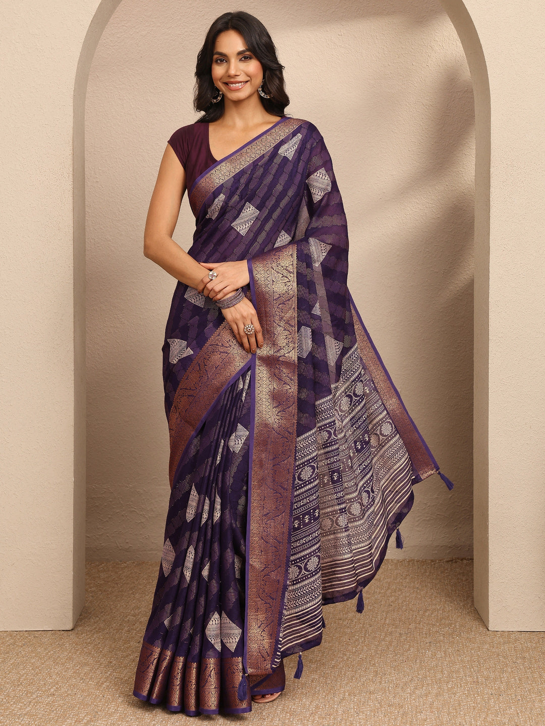 Purple Paisley Woven Design Banarsi Georgette Saree With Unstitched Blouse Piece