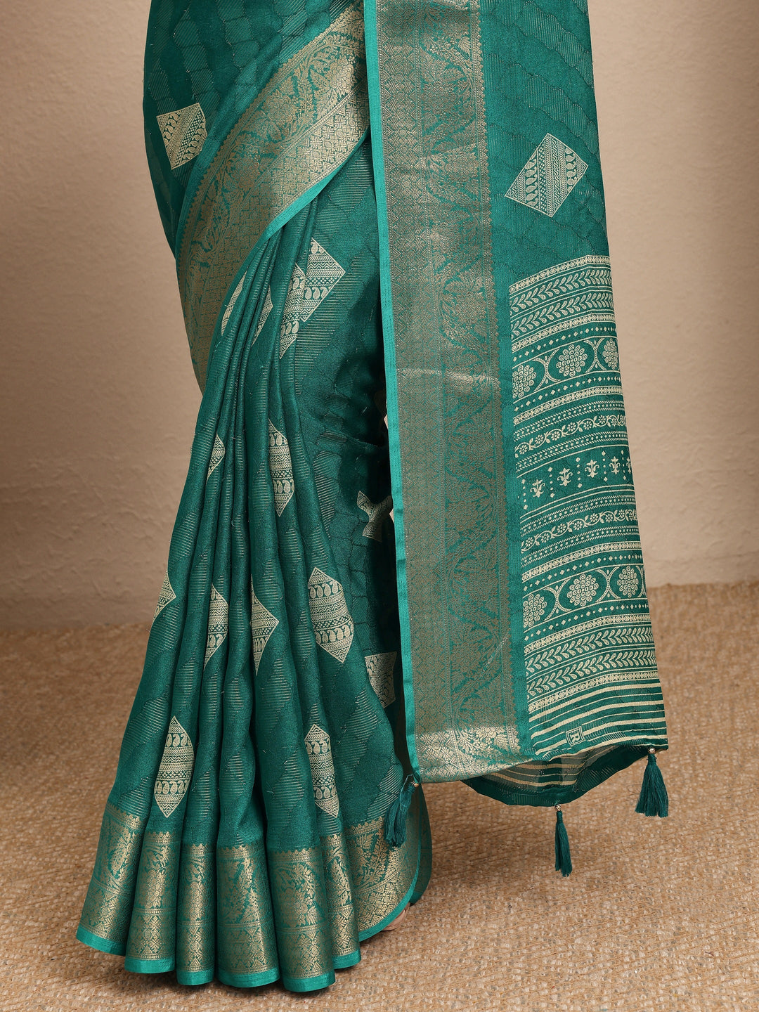 Green Paisley Woven Design Georgette Saree With Unstitched Blouse Piece