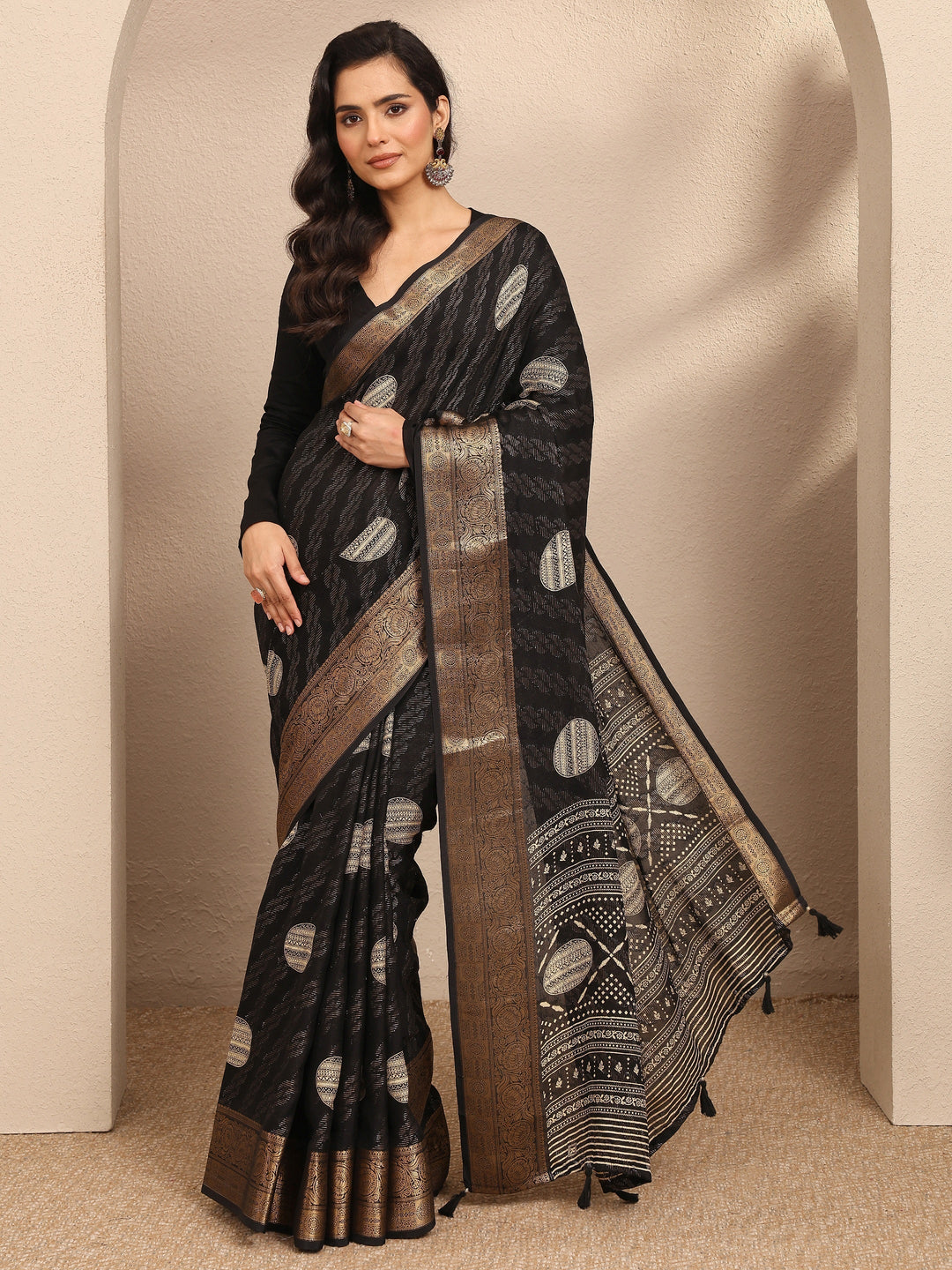 Black Printed Georgette Saree With Unstitched Blouse Piece