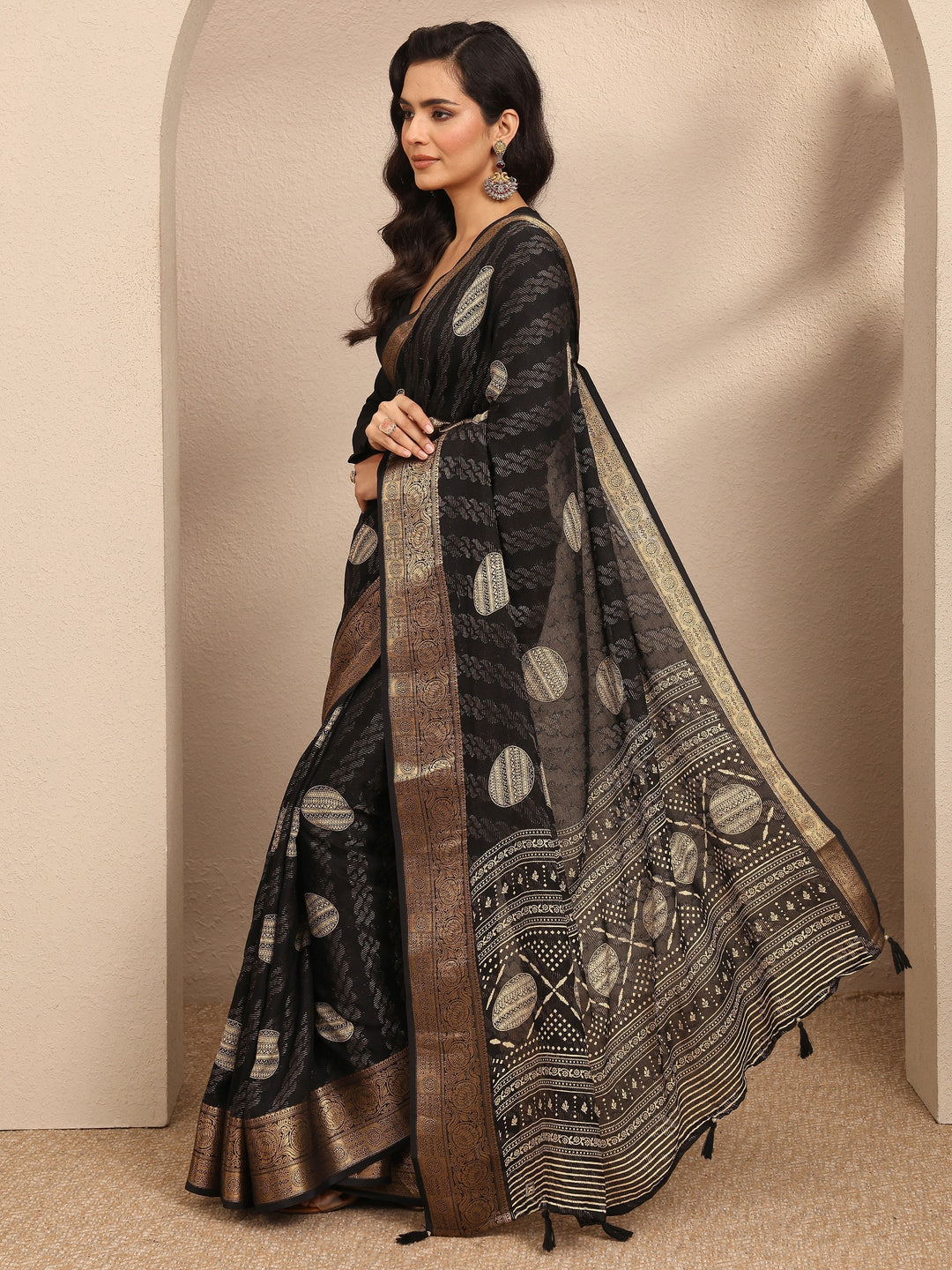 Black Printed Georgette Saree With Unstitched Blouse Piece