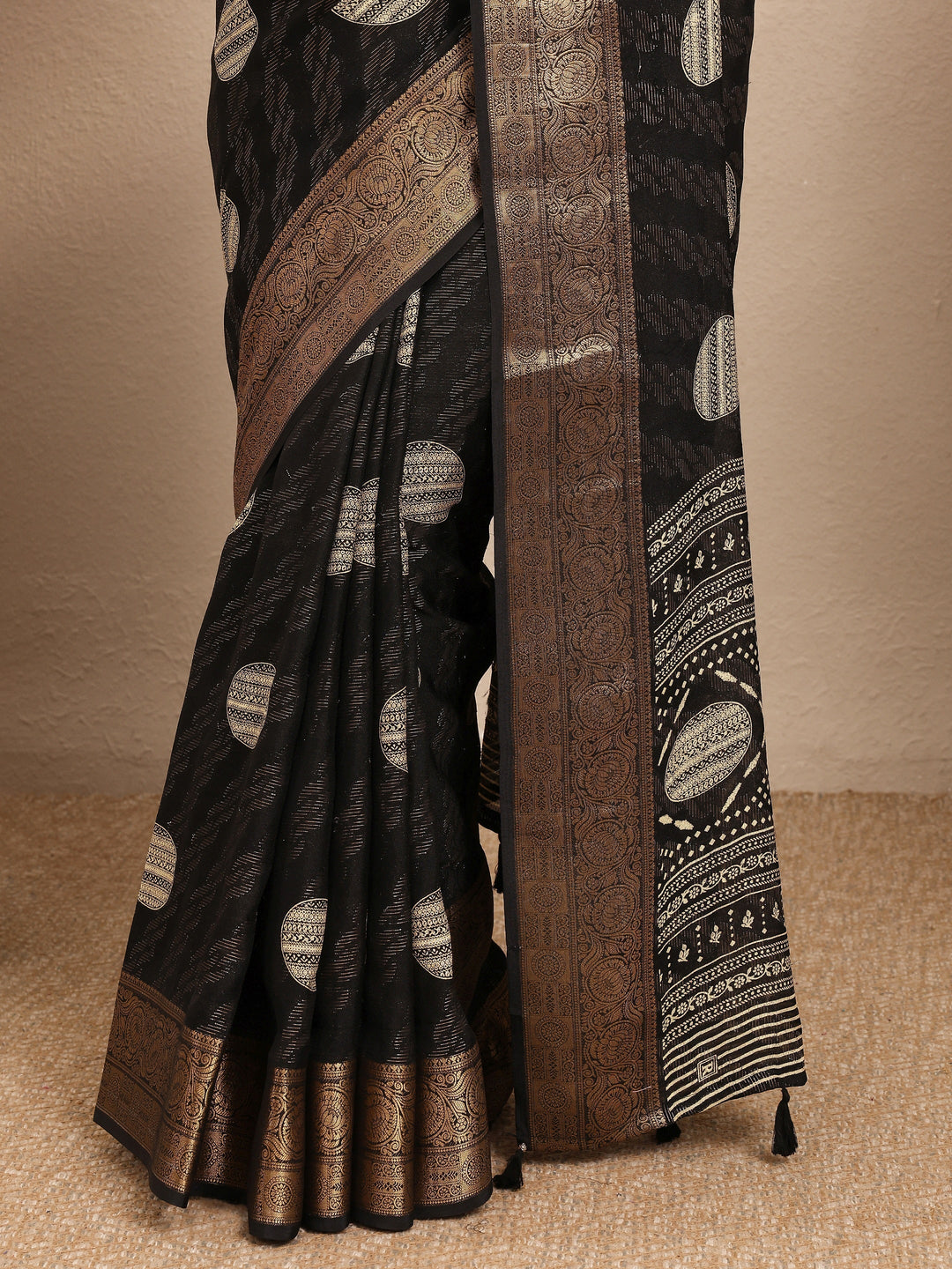 Black Printed Georgette Saree With Unstitched Blouse Piece