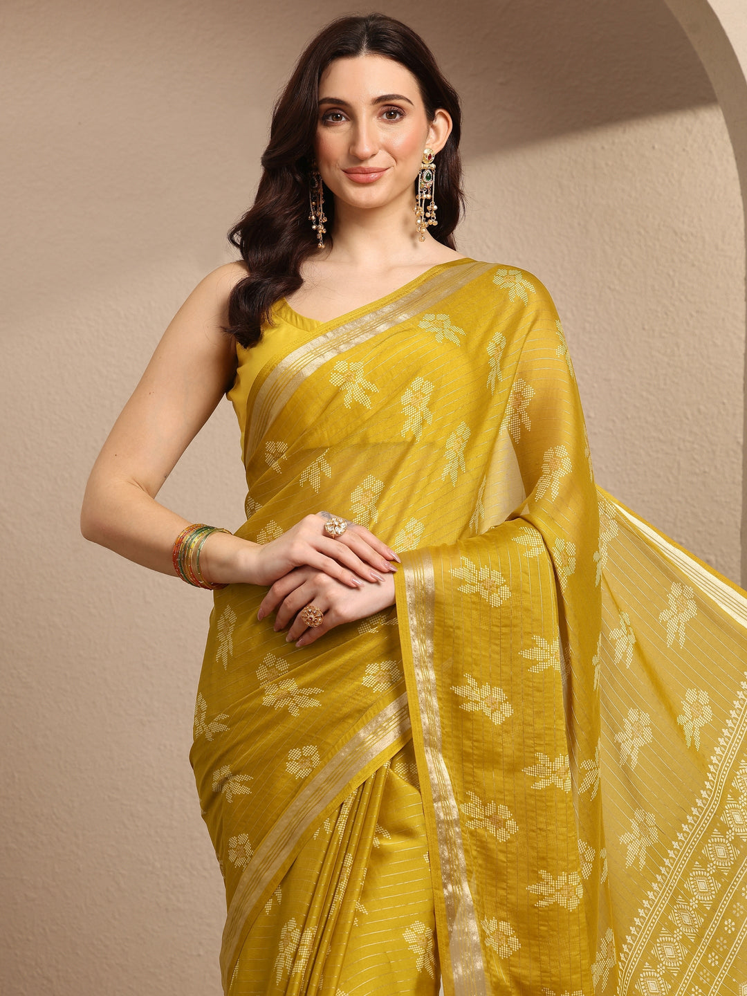 Mustard Printed Silk Blend Saree With Unstitched Blouse Piece