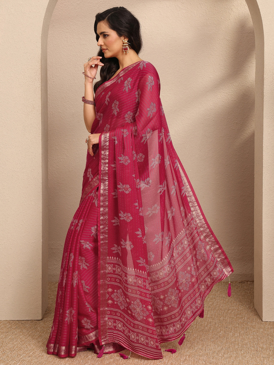 Red Printed Silk Blend Saree With Unstitched Blouse Piece