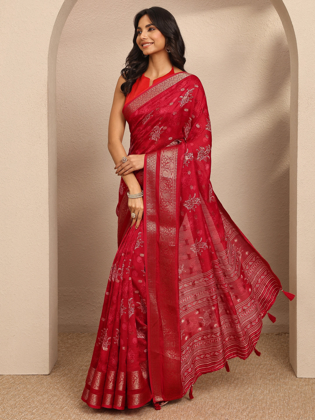 Red Printed Georgette Saree With Unstitched Blouse Piece