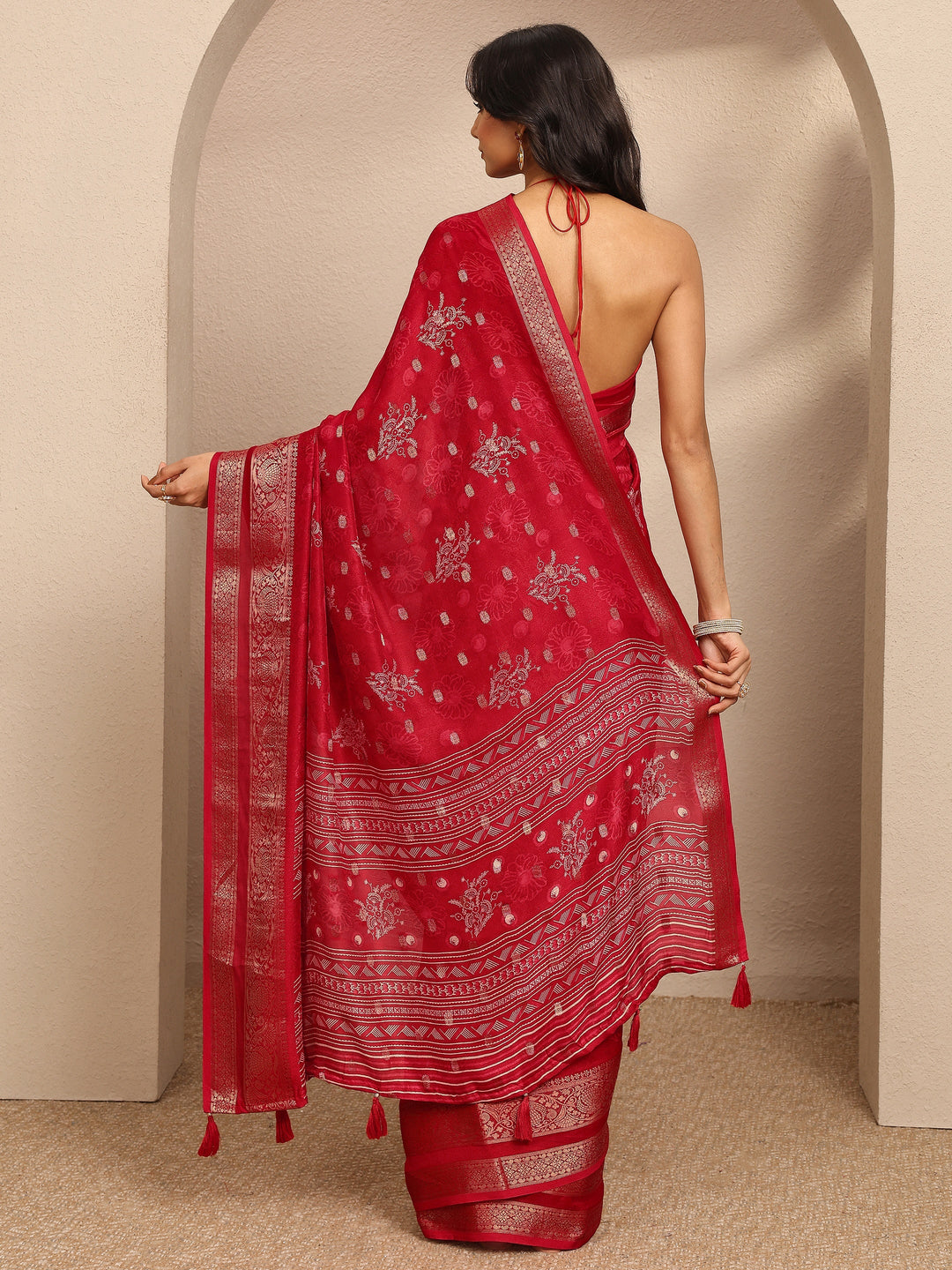 Red Printed Georgette Saree With Unstitched Blouse Piece