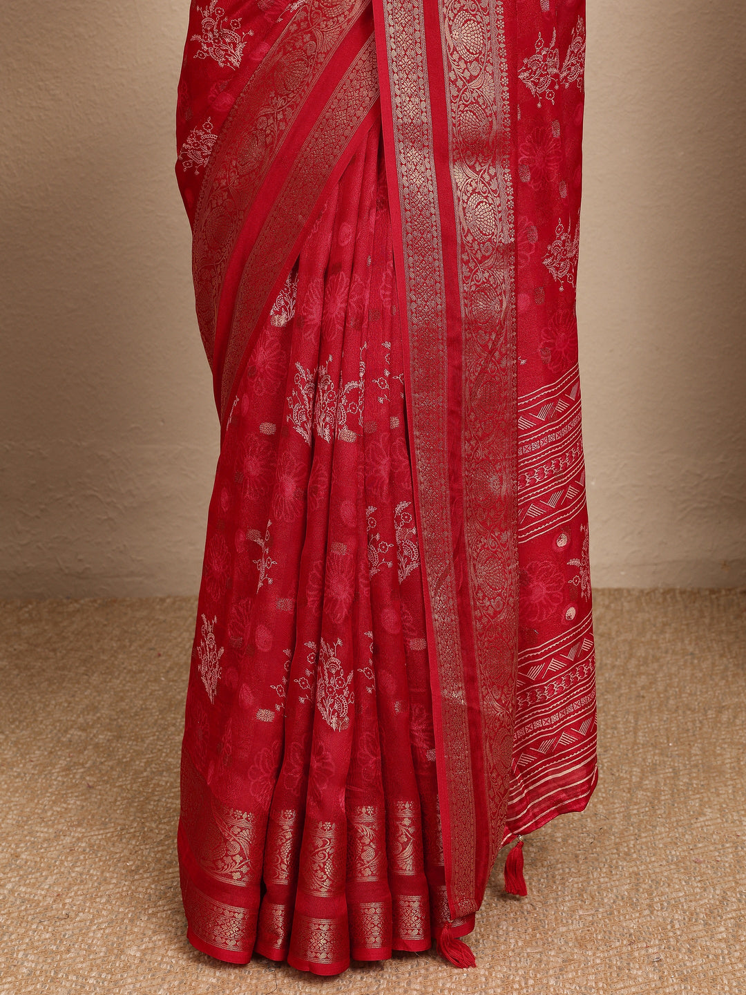 Red Printed Georgette Saree With Unstitched Blouse Piece