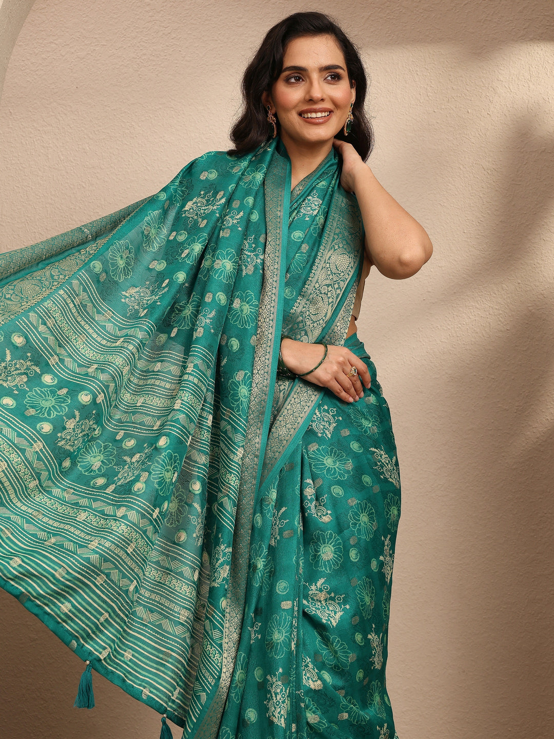 Green Printed Georgette Saree With Unstitched Blouse Piece