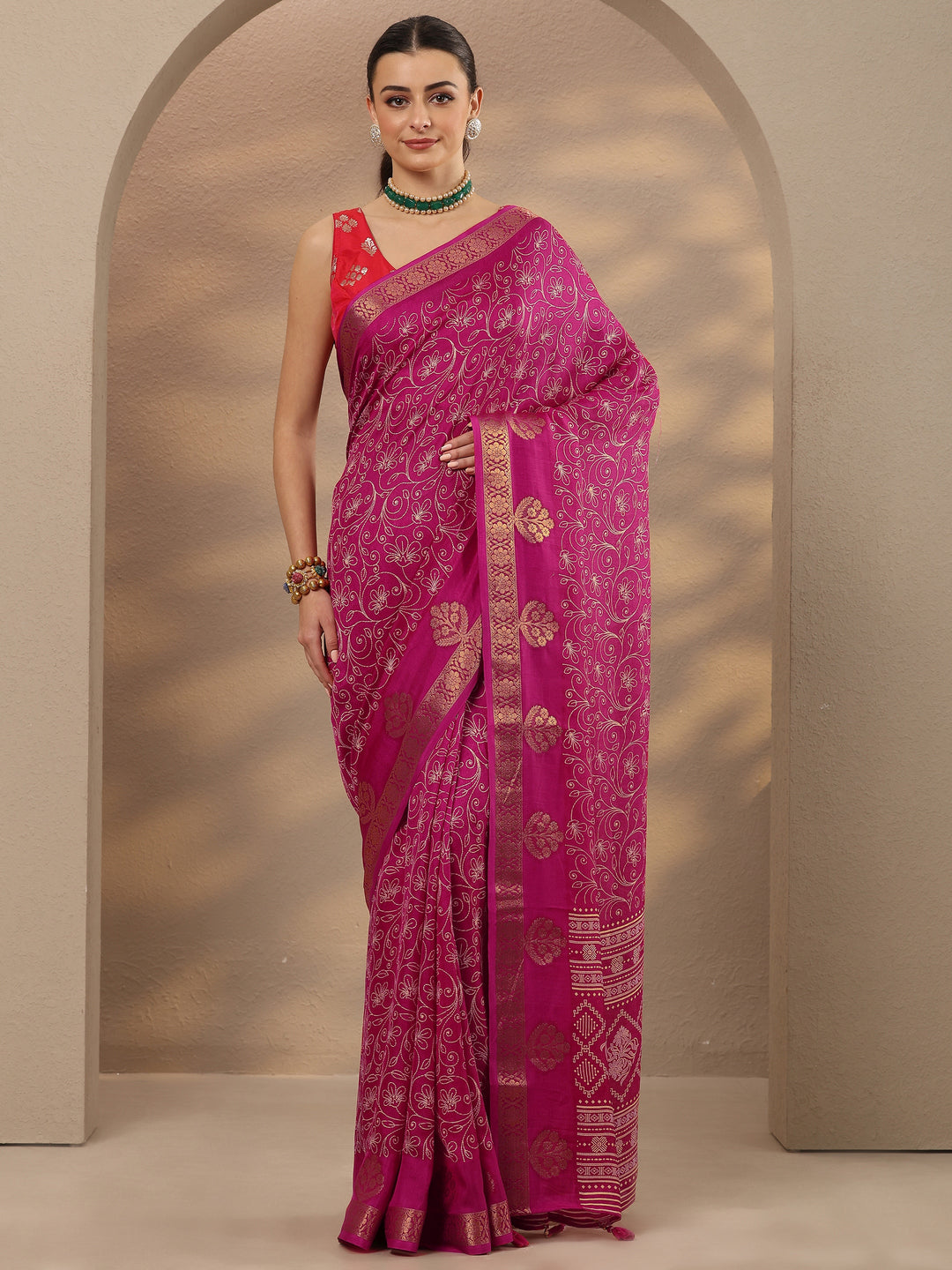 Pink Printed Silk Blend Saree With Unstitched Blouse Piece