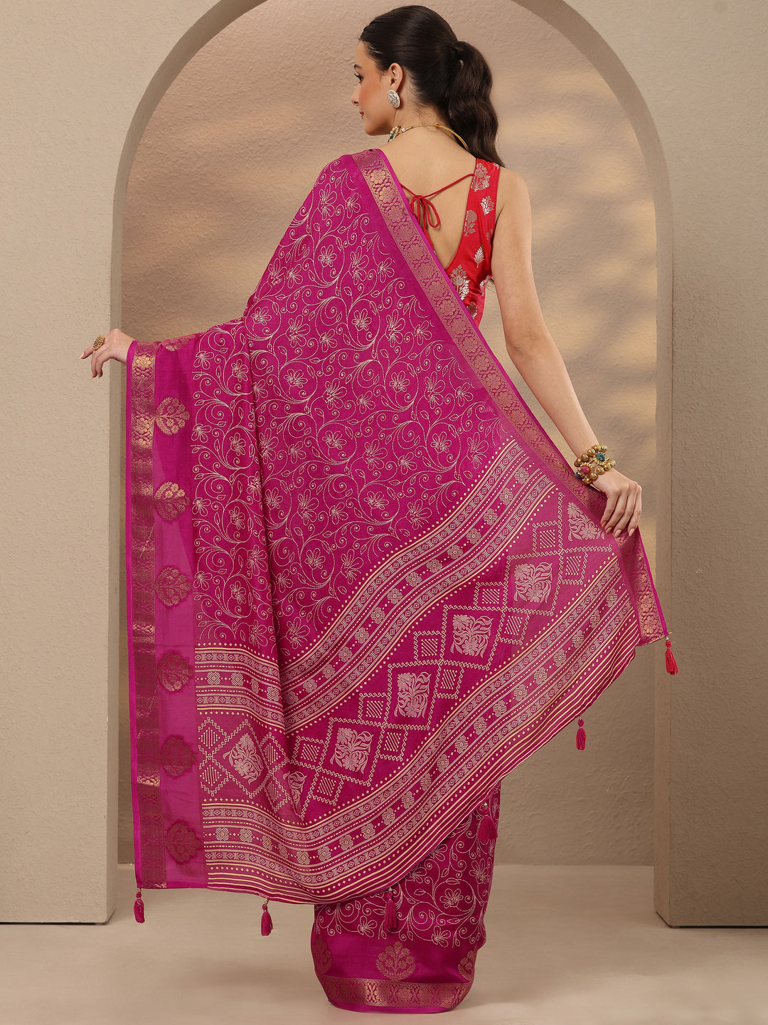 Pink Printed Silk Blend Saree With Unstitched Blouse Piece