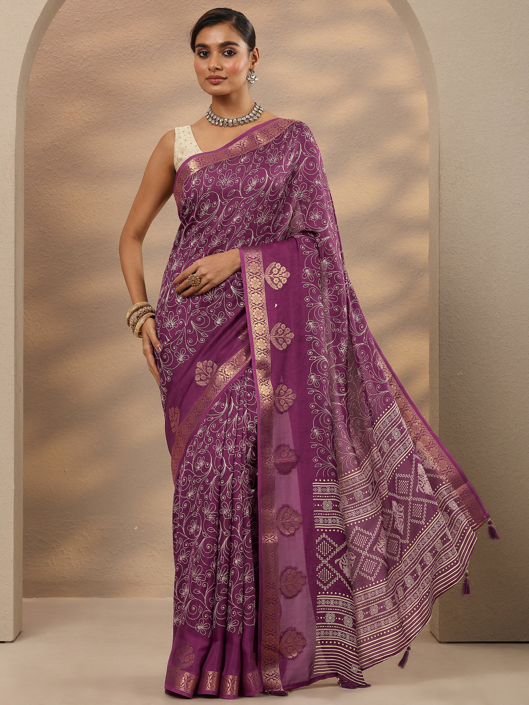 Burgundy Printed Silk Blend Saree With Unstitched Blouse Piece