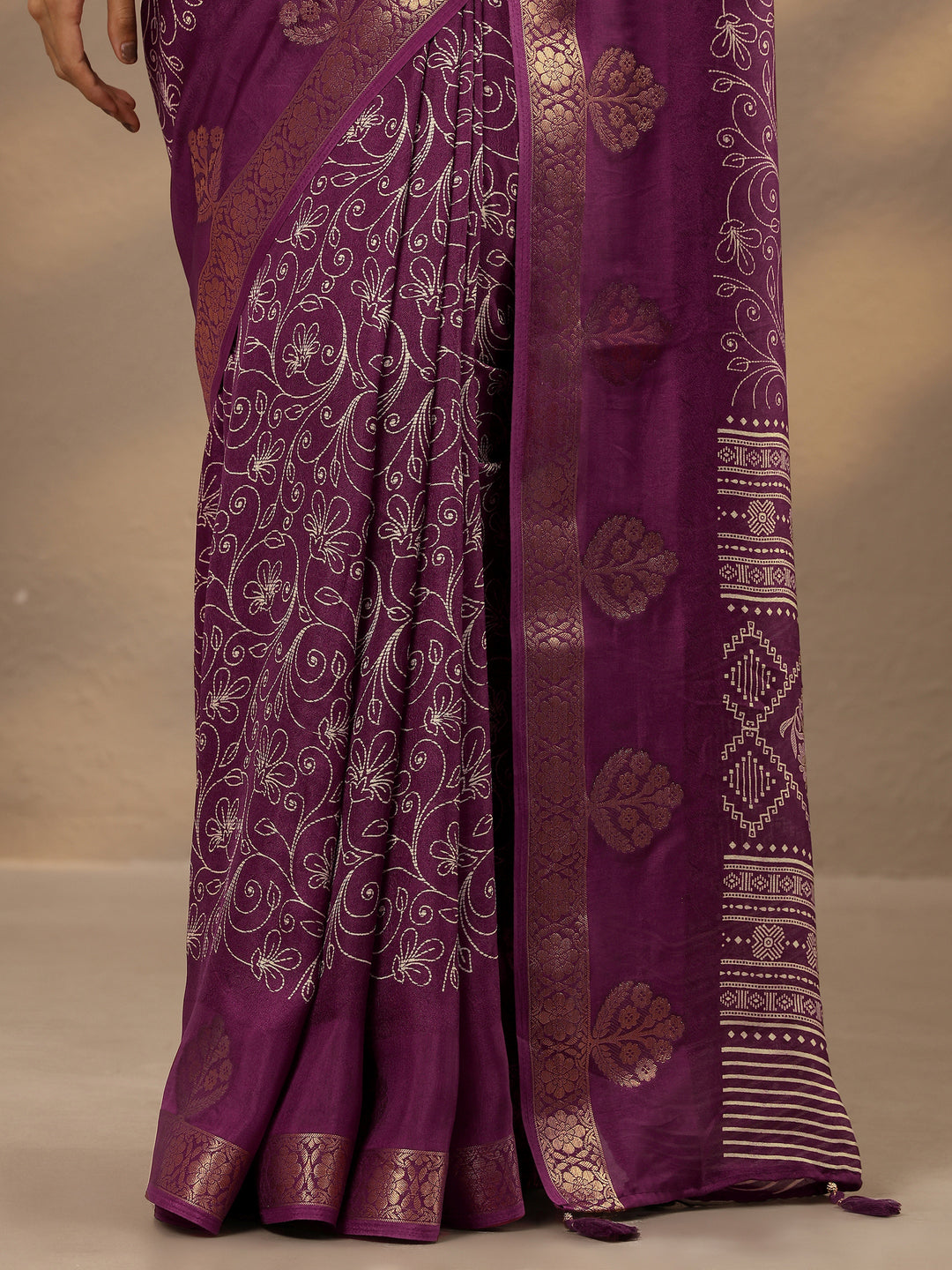 Burgundy Printed Silk Blend Saree With Unstitched Blouse Piece