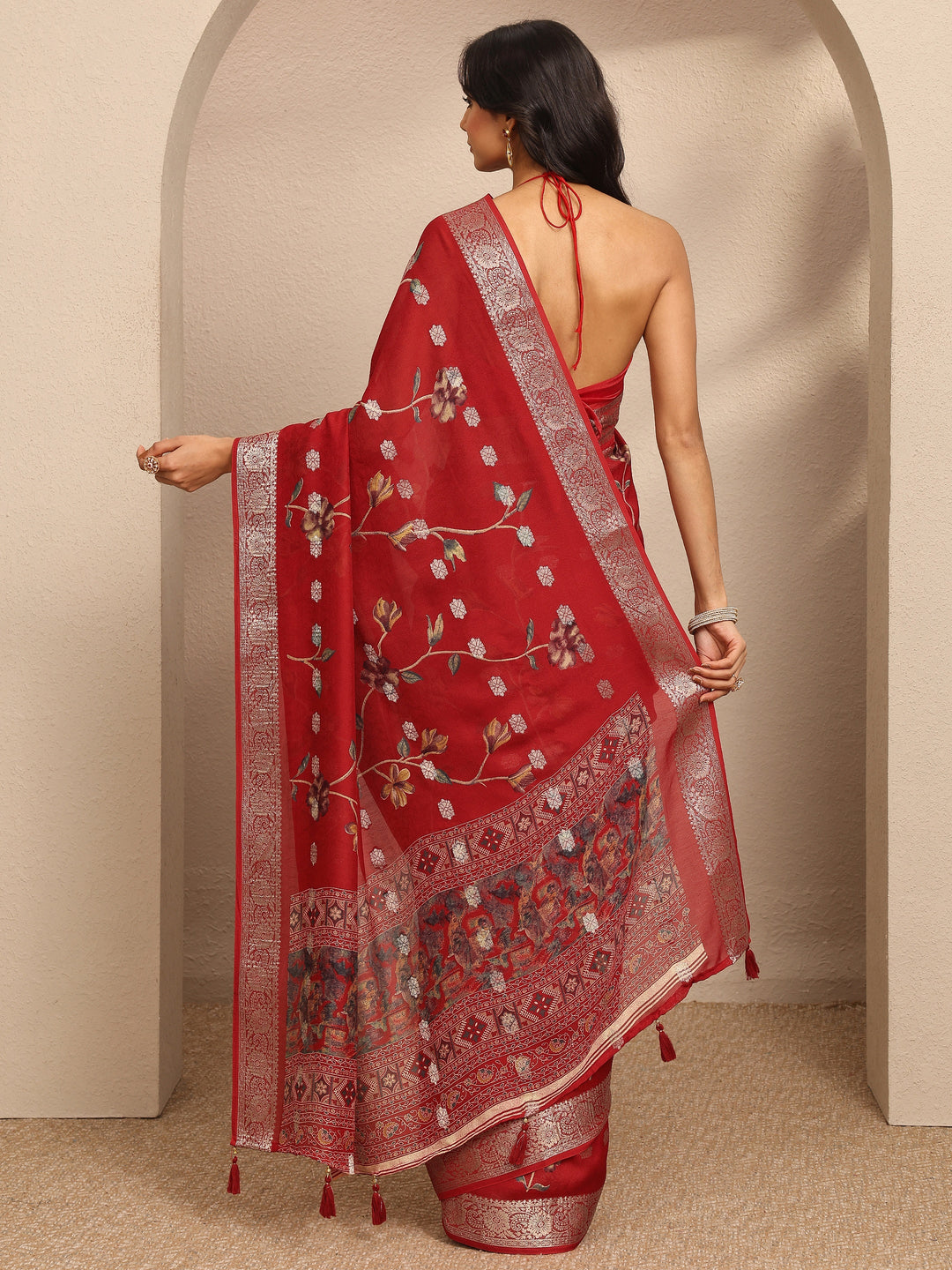 Red Printed Georgette Saree With Unstitched Blouse Piece