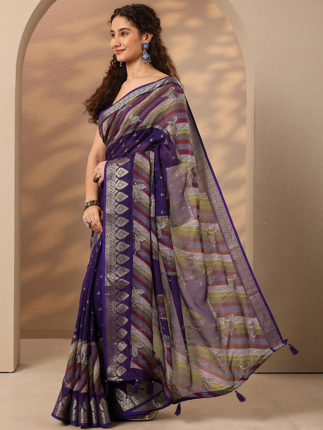 Purple Printed Silk Blend Saree With Unstitched Blouse Piece