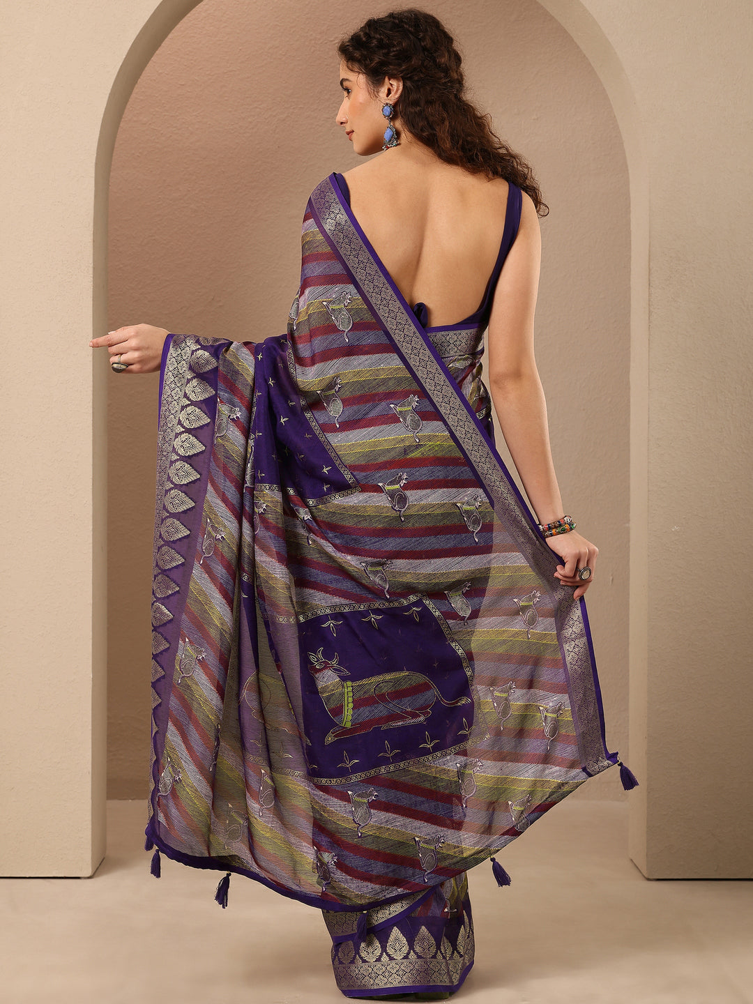 Purple Printed Silk Blend Saree With Unstitched Blouse Piece